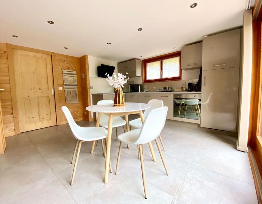 Androsace Appartement Dans Chalet Bois Avec Jacuzzi Privatif Terrasse Et Vue Montagne Les Villards-sur-Thônes Eksteriør billede