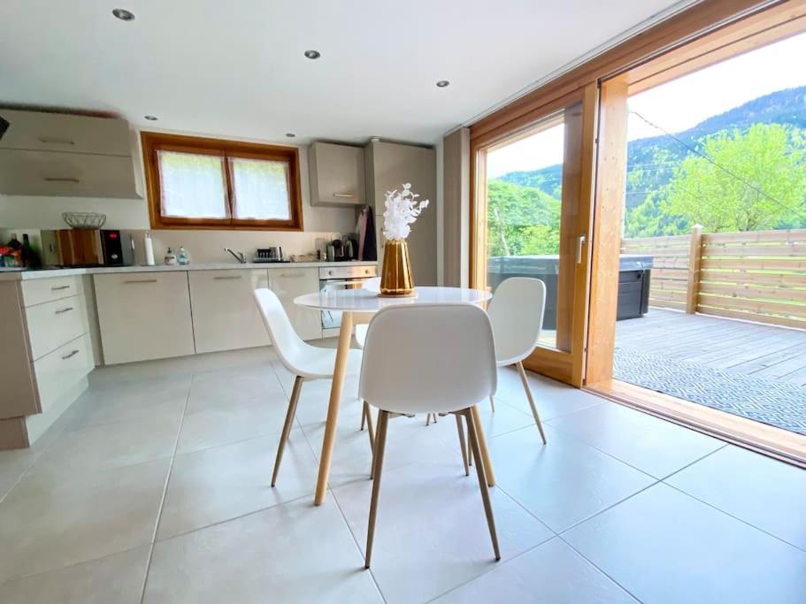 Androsace Appartement Dans Chalet Bois Avec Jacuzzi Privatif Terrasse Et Vue Montagne Les Villards-sur-Thônes Eksteriør billede
